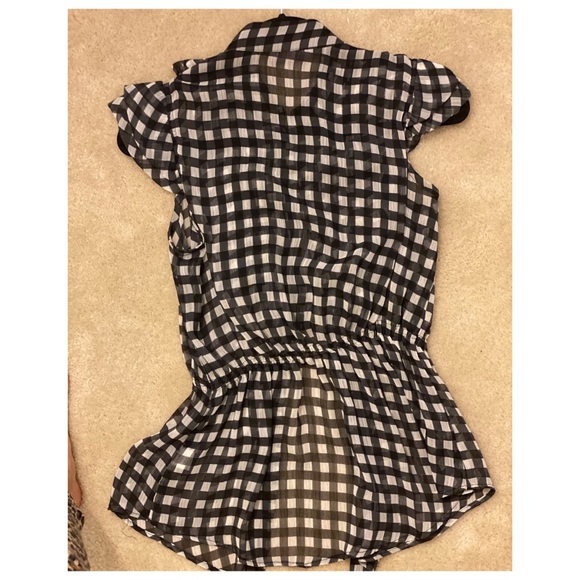 Button Down Sleeveless Patterned Shirt - Picture 2 of 3